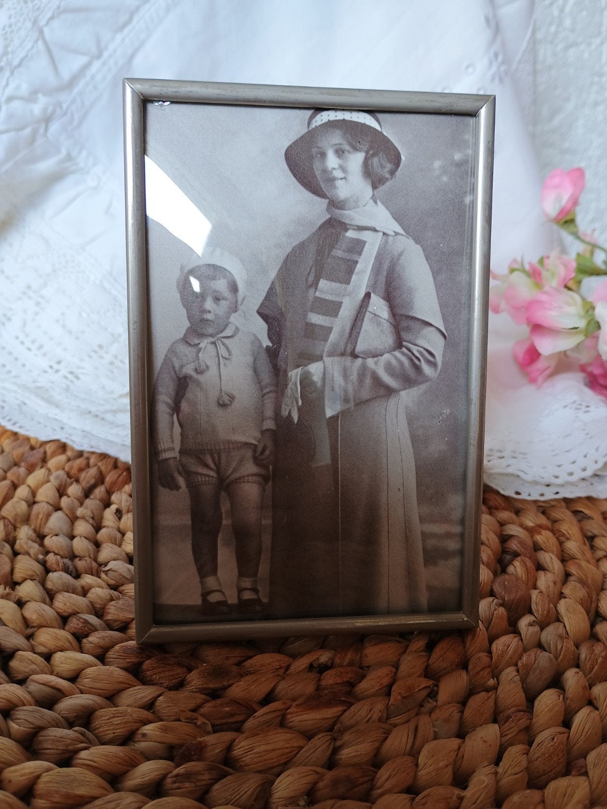 Oud fotolijstje met bol glas ( nr 6), Antiek en Kunst, Ophalen of Verzenden